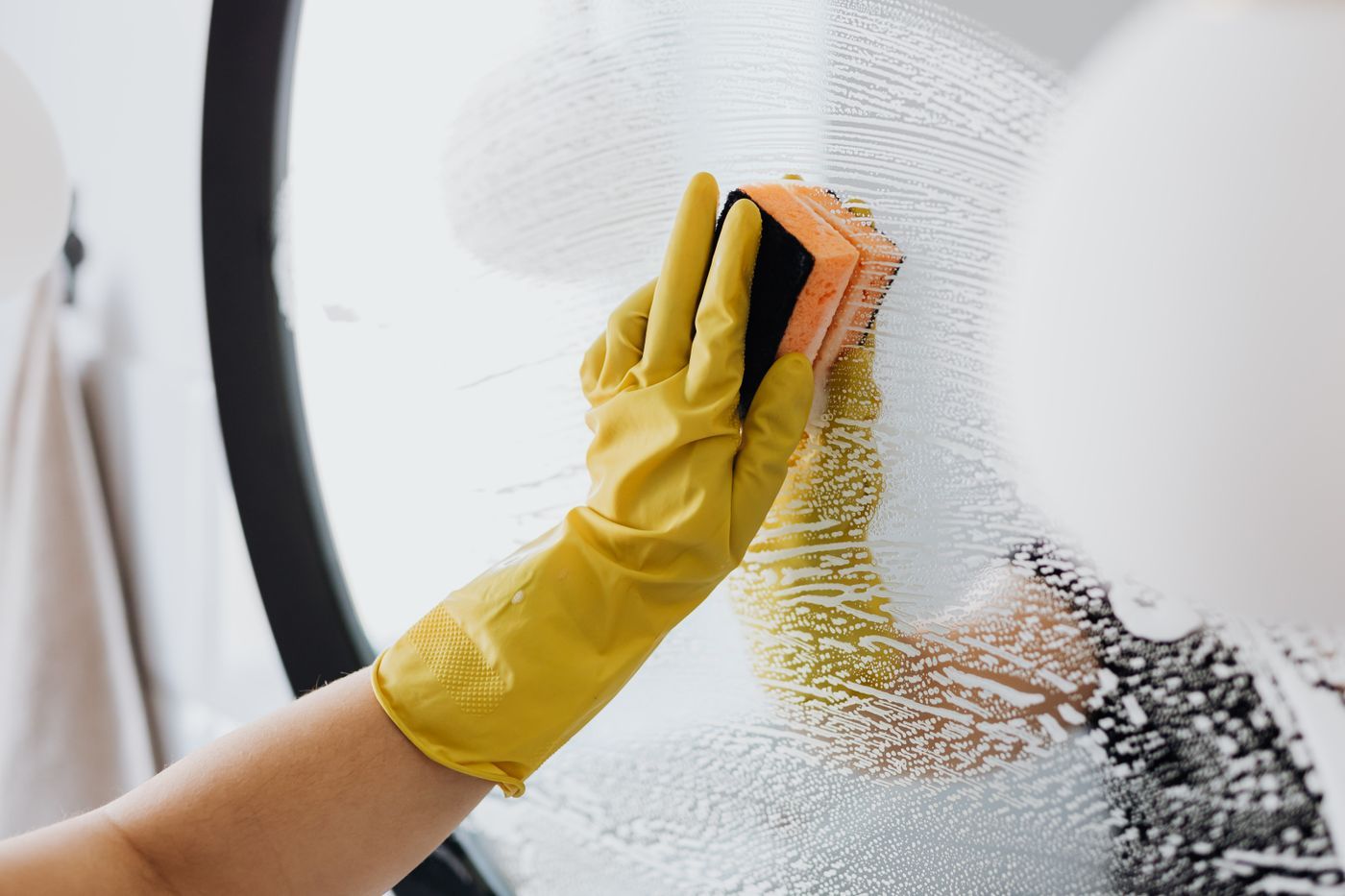 Echipă de curățenie profesională Cleanico la lucru